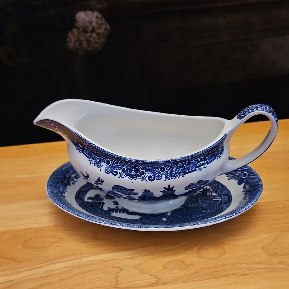 Johnson Brothers Blue and White Gravy Boat with Saucer - Picture 3 of 16